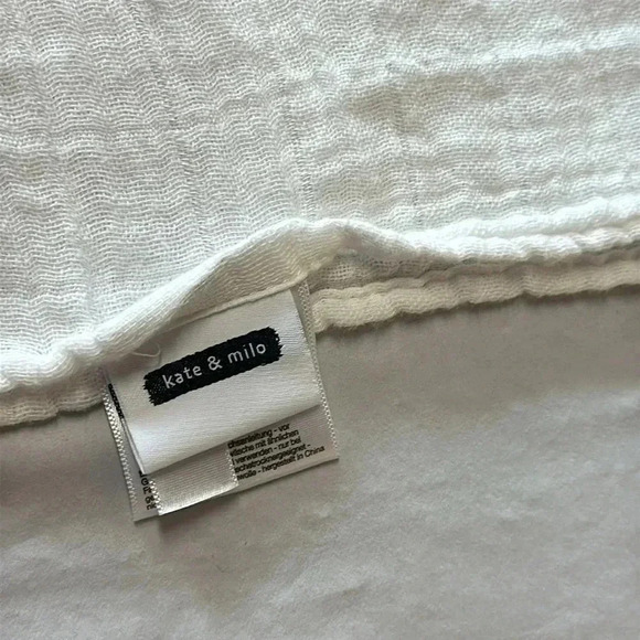 Kate and Milo - Mark the milestones with this Black/White Muslin swaddle blanket - Picture 2 of 3